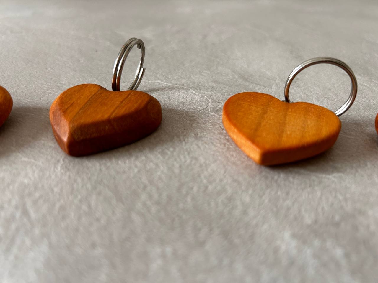 Schlüsselanhänger Holz Herz Kirschholz Valentinstagsgeschenk - Bakus Brettchenbude